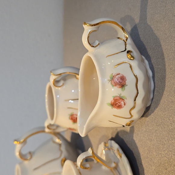 10 piece vintage tea set with pink roses and gold tone trim detailing - Picture 5 of 12